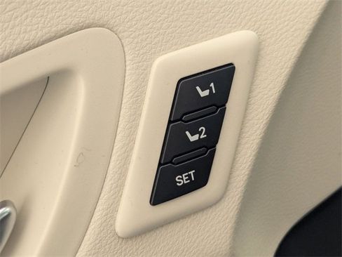 Used 2024 Toyota Sienna Platinum image 11