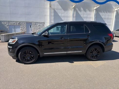 Used 2018 Ford Explorer XLT image 5