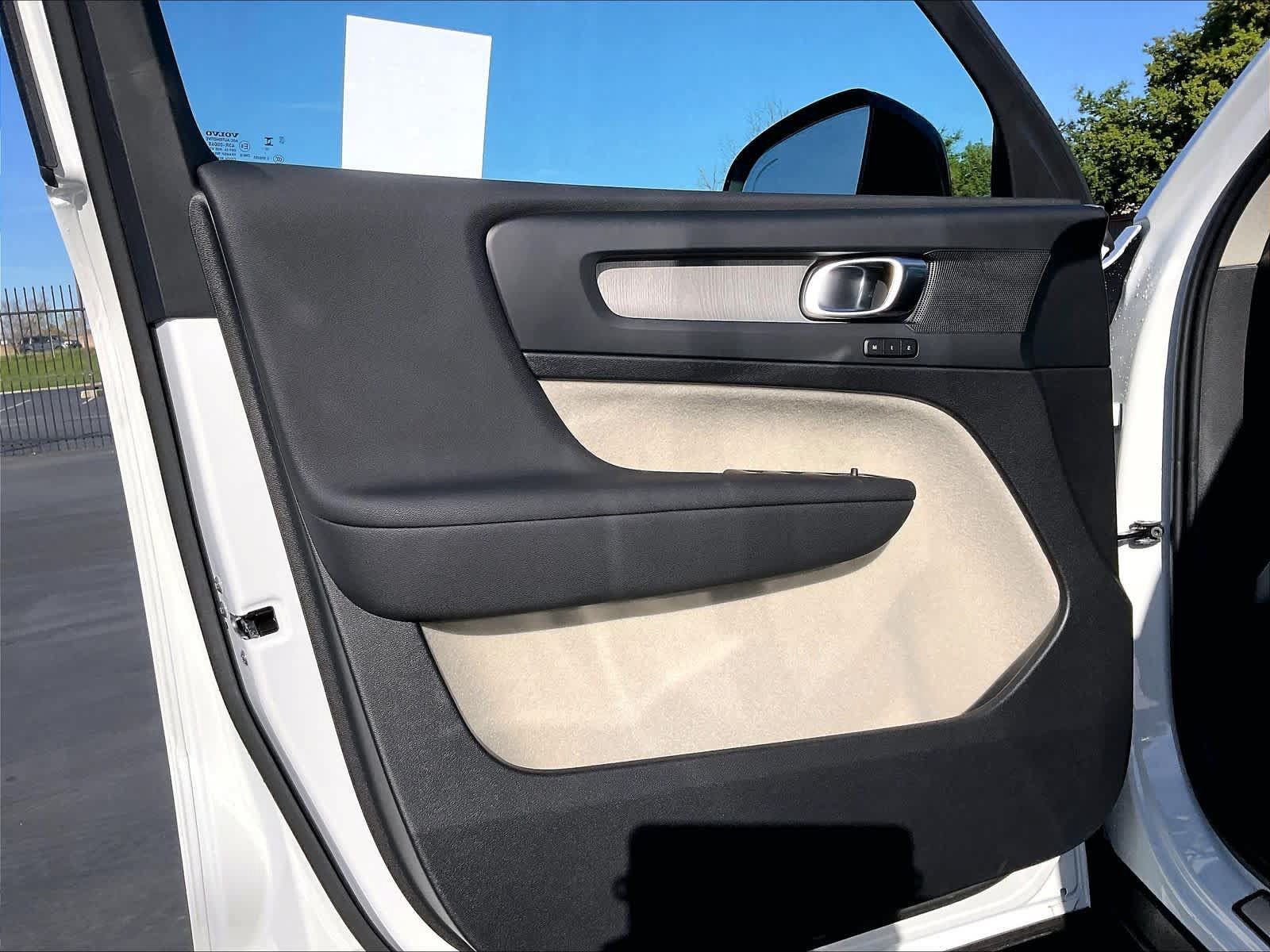 New 2026 Volvo XC40 B5 Plus w/ Protection Package Premier AWD/4WD image 24