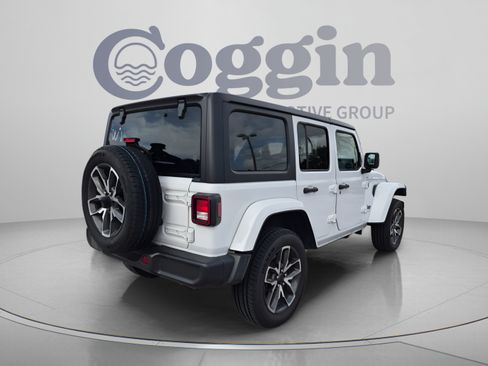 Used 2024 Jeep Wrangler Unlimited AWD/4WD image 5