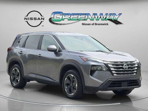 Used 2024 Nissan Rogue SV FWD image 2