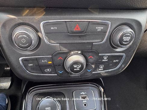 Used 2020 Jeep Compass Limited AWD/4WD image 34