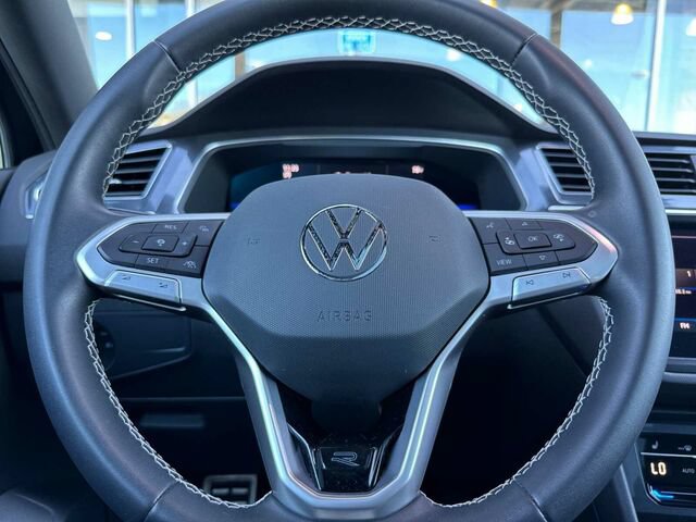 Used 2023 Volkswagen Tiguan SE R-Line FWD image 26