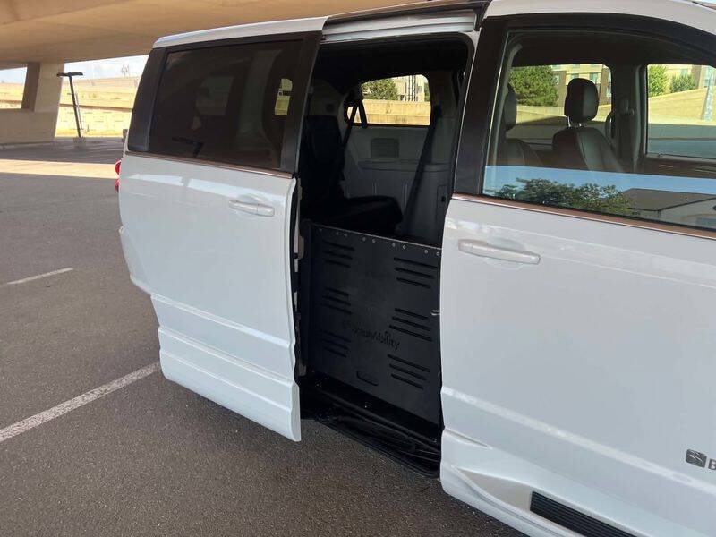 Used 2018 Dodge Grand Caravan SXT FWD image 33