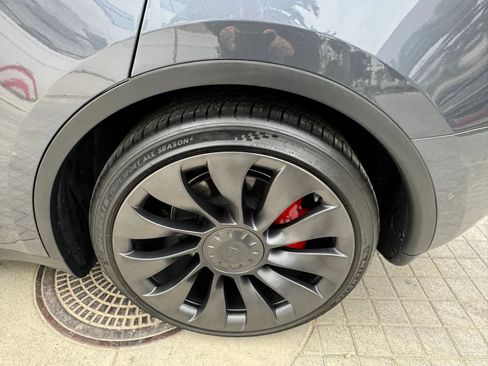 Used 2022 Tesla Model Y Performance AWD/4WD image 24