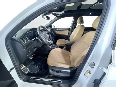 Used 2022 Volkswagen Tiguan SE R-Line image 20