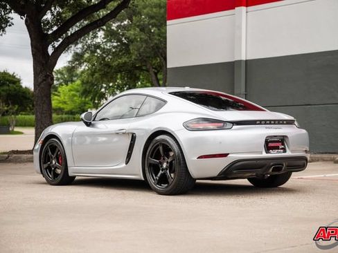 Used 2017 Porsche 718 Cayman RWD image 9