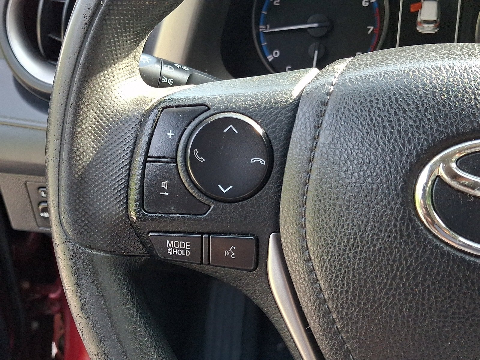 Used 2018 Toyota RAV4 LE w/ All Weather Liner Package AWD/4WD image 21