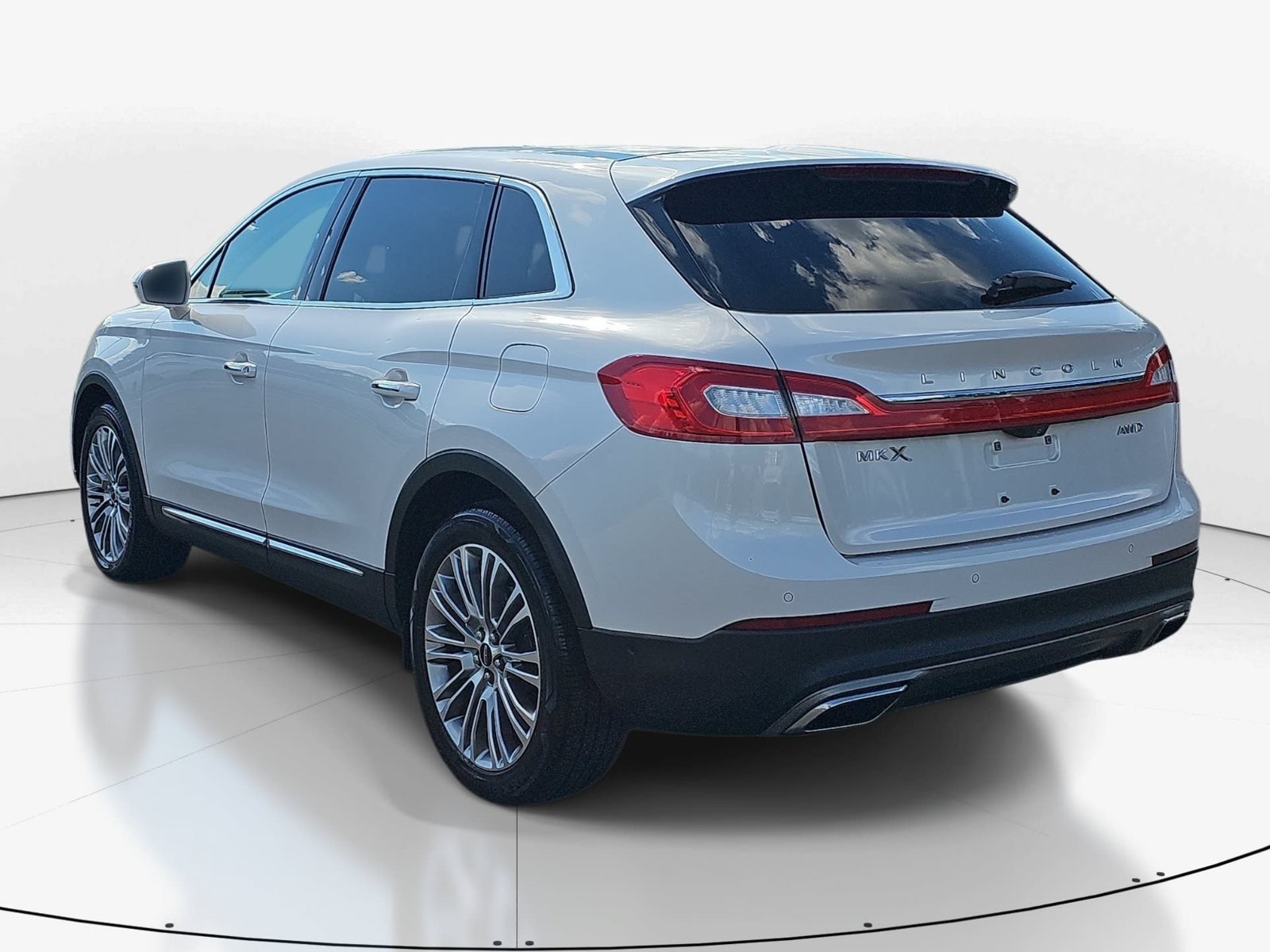 Used 2017 Lincoln MKX Reserve AWD/4WD image 8