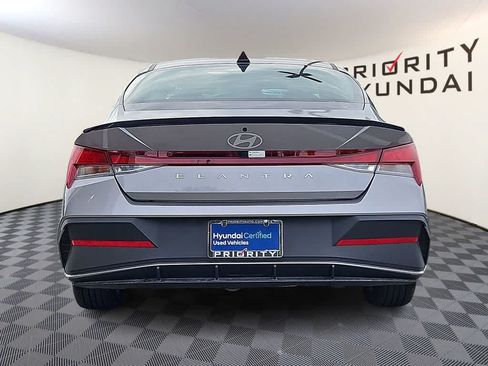 Used 2025 Hyundai Elantra Sport FWD image 5