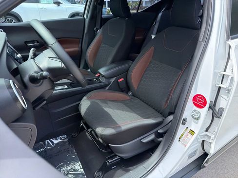Certified 2021 Nissan Kicks SR FWD image 32
