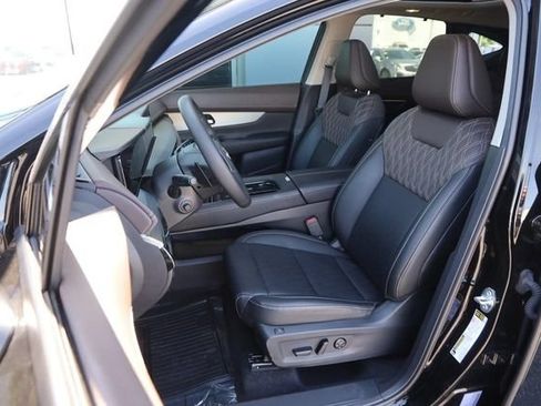 Certified 2025 Nissan Murano Platinum w/ Cargo Package AWD/4WD image 10