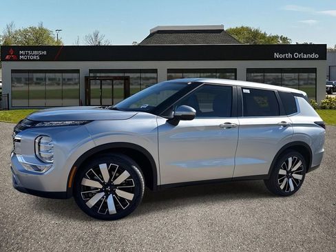 New 2026 Mitsubishi Outlander SE image 1