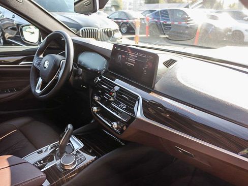 Certified 2023 BMW 530e w/ Premium Package image 16