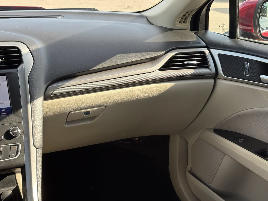 Used 2020 Ford Fusion SE FWD image 13