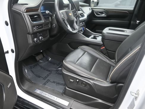 Used 2023 Chevrolet Suburban Premier image 14