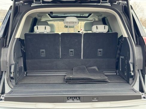 Used 2025 Ford Expedition Platinum image 5