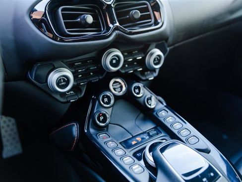 Used 2020 Aston Martin V8 Vantage Coupe image 21