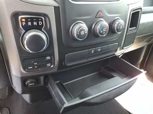 Certified 2019 RAM 1500 Express AWD/4WD image 17