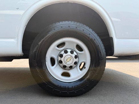 Used 2013 Chevrolet Express 2500 RWD image 17