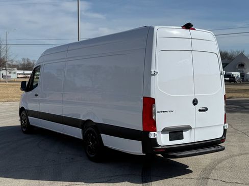 Used 2020 Mercedes-Benz Sprinter 2500 w/ Comfort Plus Package image 5