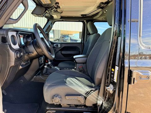 Used 2024 Jeep Wrangler Sport S image 19