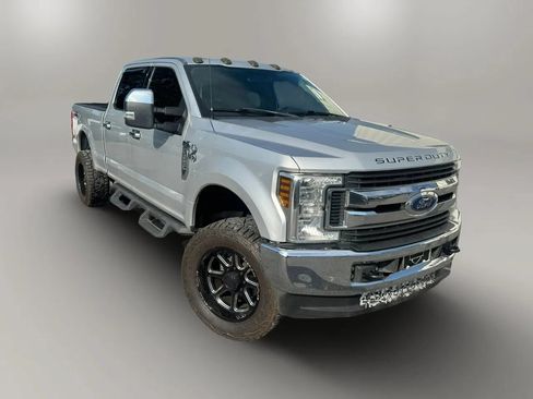 Used 2018 Ford F250 XLT AWD/4WD image 2