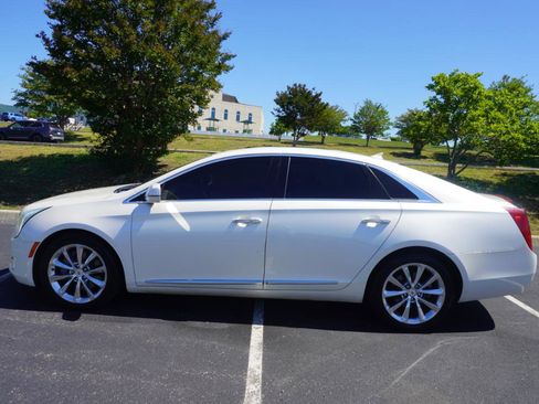 Used 2013 Cadillac XTS Luxury w/ Driver Awareness Package FWD image 4