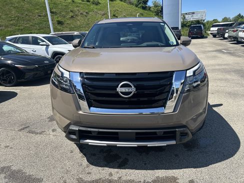 Used 2025 Nissan Pathfinder Platinum AWD/4WD image 14