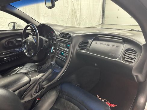 Used 2001 Chevrolet Corvette Convertible w/ Preferred Equipment Group2 RWD image 40