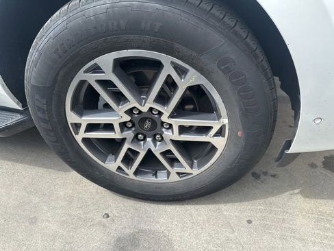 Used 2025 Ford Expedition Max Active RWD image 5