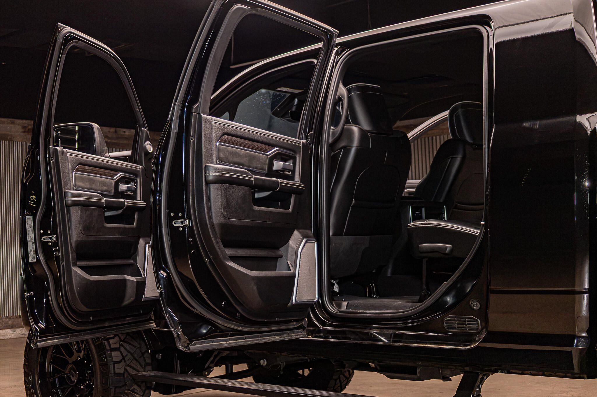 Used 2026 RAM 2500 Laramie AWD/4WD image 28