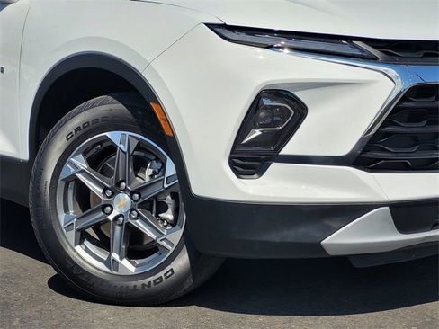 Used 2025 Chevrolet Blazer LT image 3