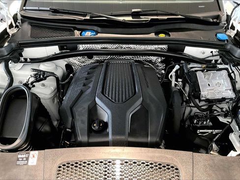 Used 2025 Porsche Macan image 24
