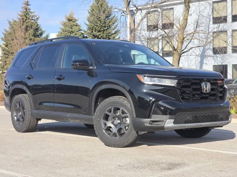 New 2025 Honda Pilot TrailSport image 2