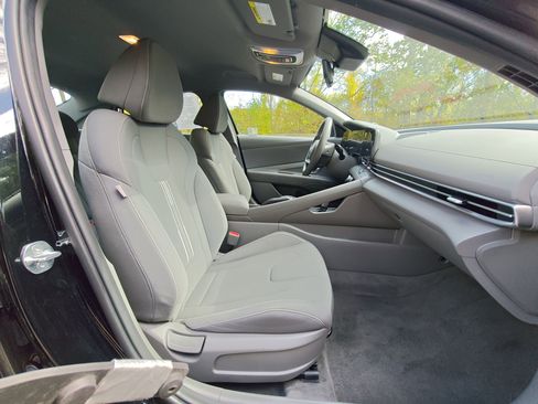 Used 2024 Hyundai Elantra SEL image 28