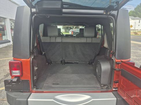Used 2009 Jeep Wrangler Unlimited Sahara AWD/4WD image 10