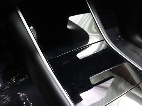 Used 2021 Tesla Model Y Long Range image 46