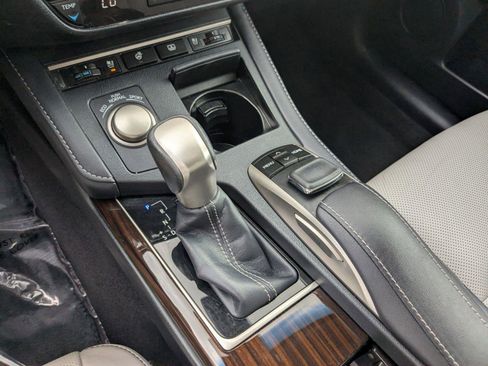 Used 2016 Lexus ES 350 w/ Luxury Package w/Wood Trim FWD image 17