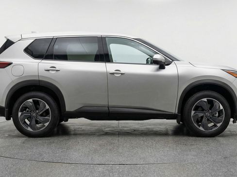 Used 2025 Nissan Rogue SV image 11