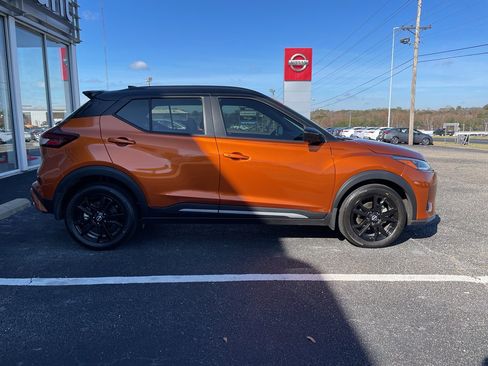 Used 2024 Nissan Kicks SR image 22