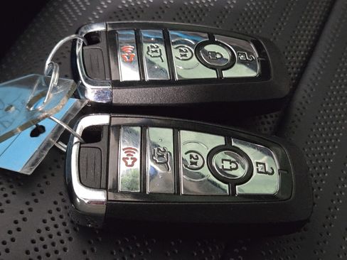 Used 2024 Lincoln Nautilus Reserve w/ Equipment Group 202A image 27