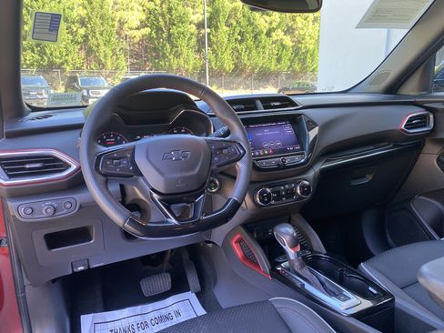 Used 2022 Chevrolet TrailBlazer RS w/ Convenience Package FWD image 32