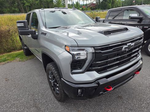 Used 2025 Chevrolet Silverado 2500 LT w/ Trail Boss Package AWD/4WD image 3