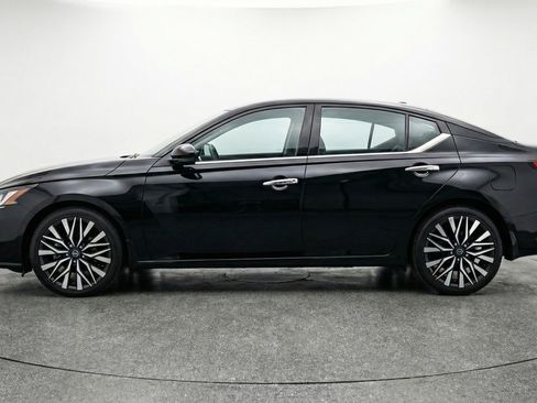 Used 2025 Nissan Altima 2.5 SV FWD image 5