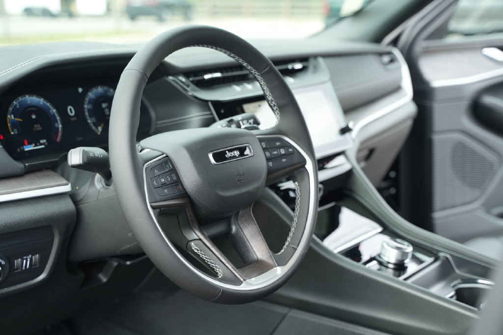 New 2027 Jeep Grand Cherokee Limited w/ MOPAR Finishing Package AWD/4WD image 25