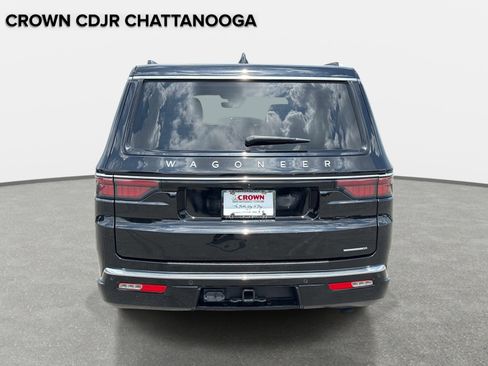 Used 2024 Jeep Wagoneer L Series III w/ Flexible Seating Group AWD/4WD image 5