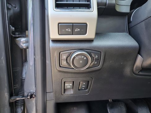Used 2018 Ford F150 Lariat w/ Equipment Group 502A Luxury AWD/4WD image 26