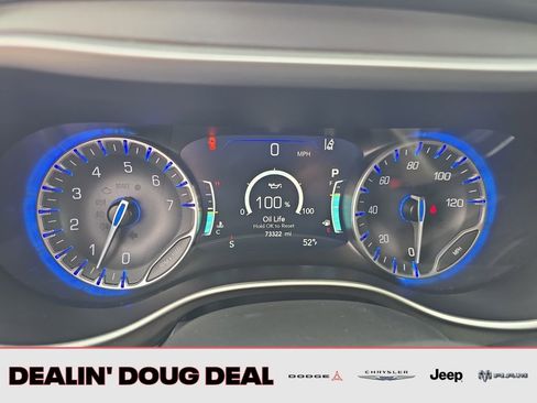 Used 2024 Chrysler Pacifica Touring-L image 16