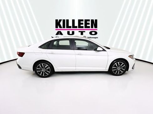 New 2026 Volkswagen Jetta SE FWD image 8